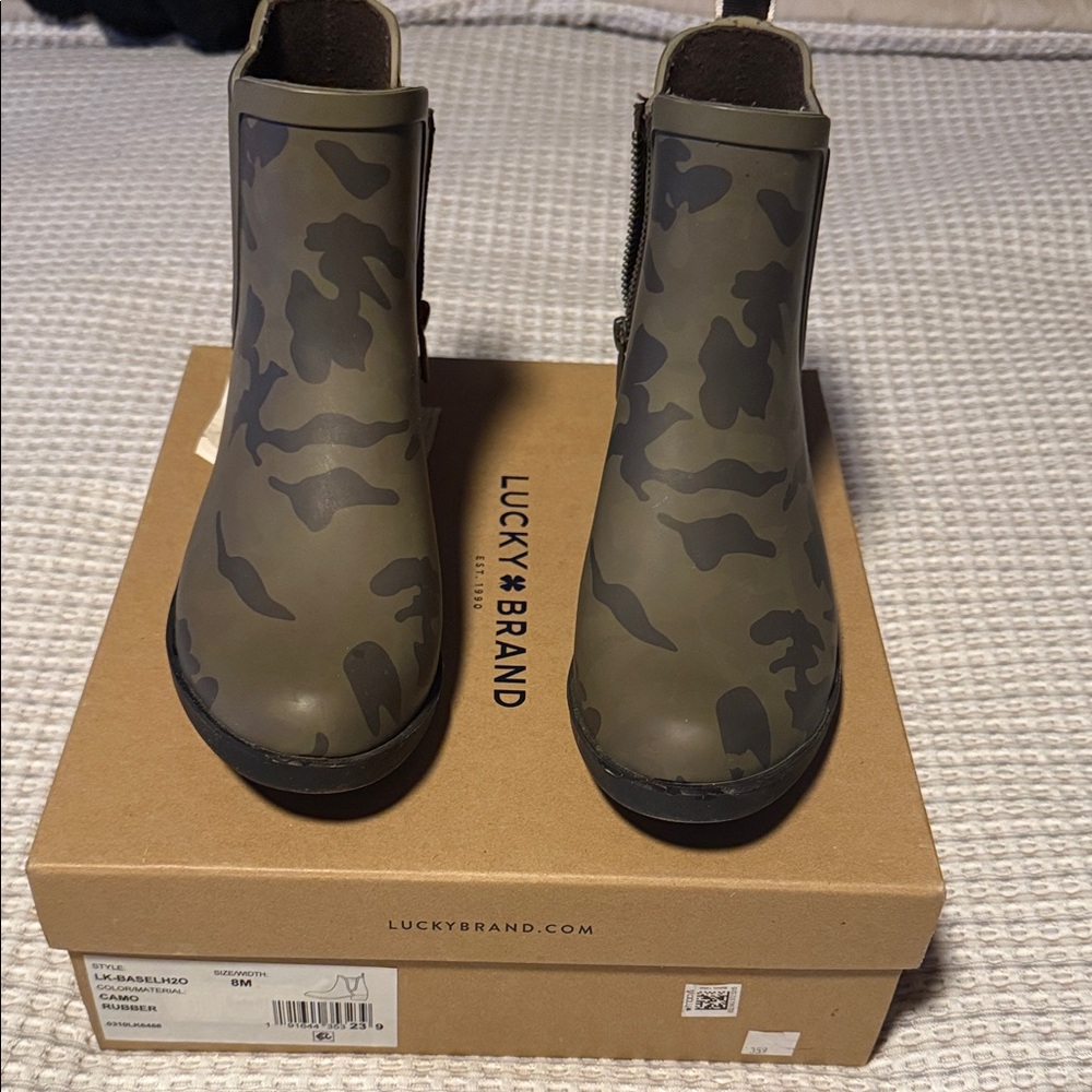 Lucky Brand Women Green Camo Rubber Boots